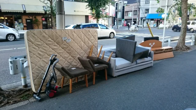 自治体の粗大ごみでソファーベッドを処分するときの条件は?