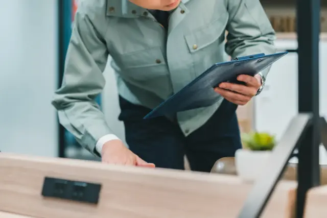 不用品回収業者にソファー処分を頼むと割高になる?